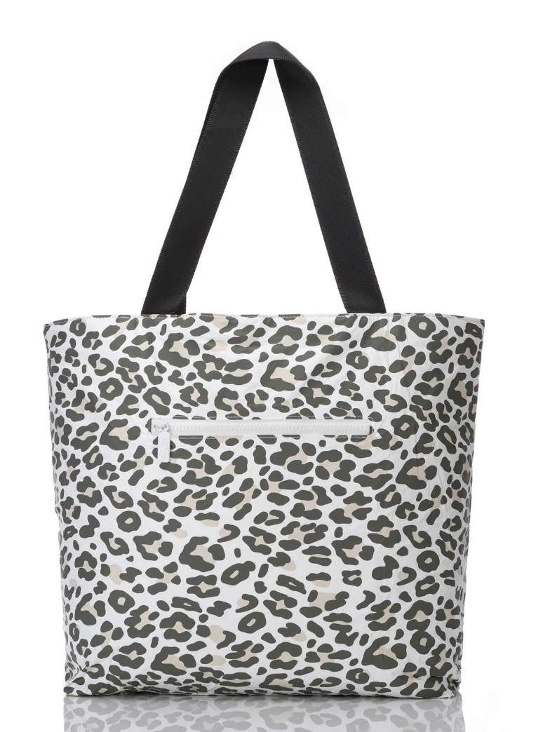 DAY TRIPPER - SNOW LEOPARD