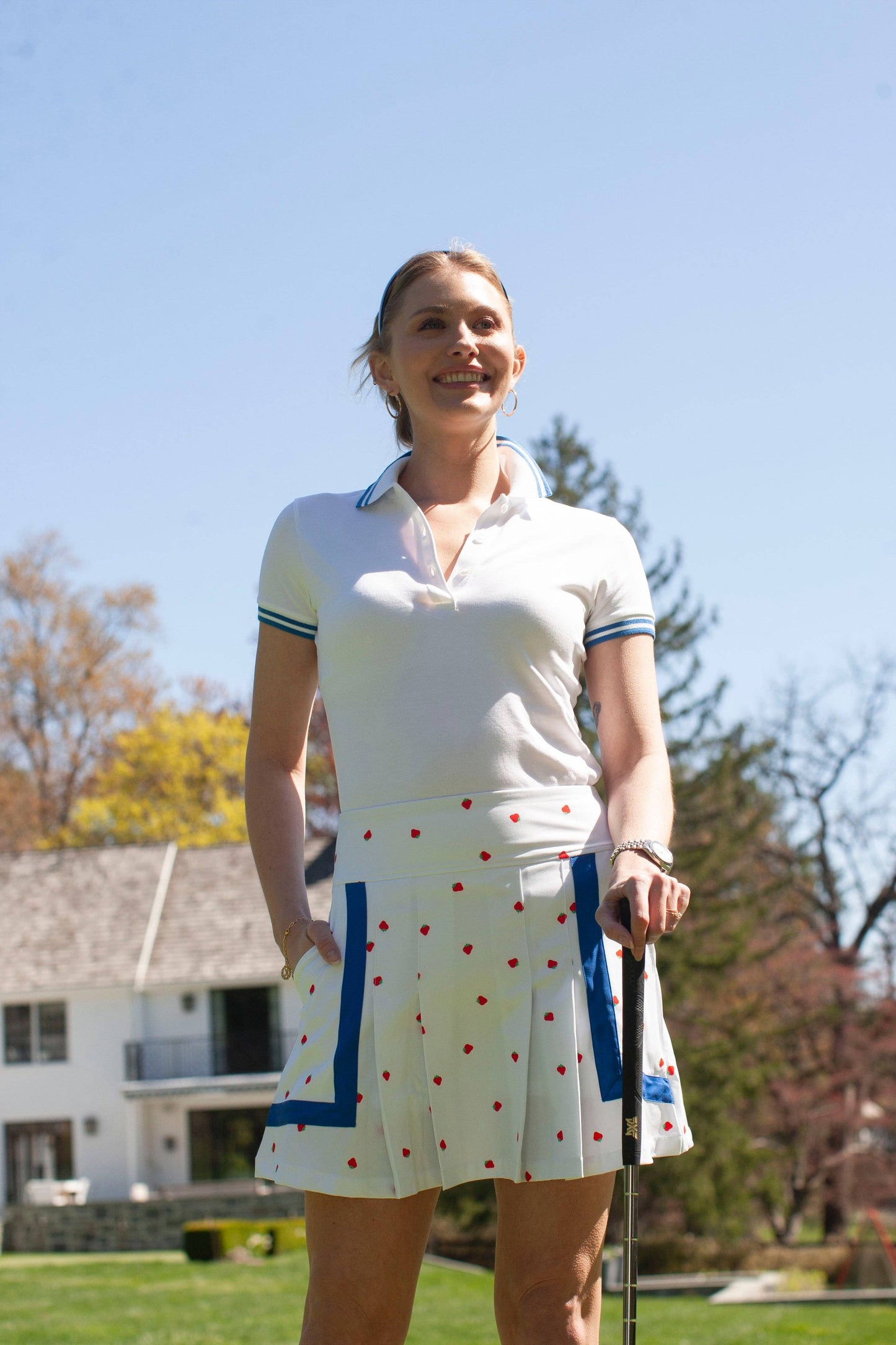 Heidi Golf Skort: Strawberry Print with Cadet Blue Trim / M