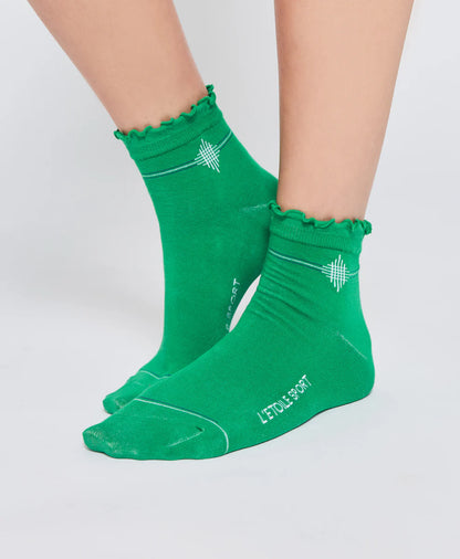 RUFFLE TRIM CREW SOCKS - 2 COLORS